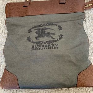 100% Burberry purse